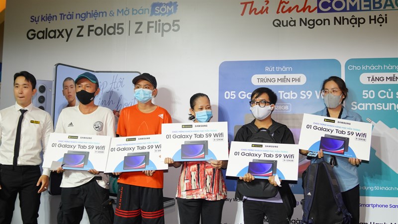 Toàn cảnh sự kiện giao Galaxy Z Flip5 | Z Fold5