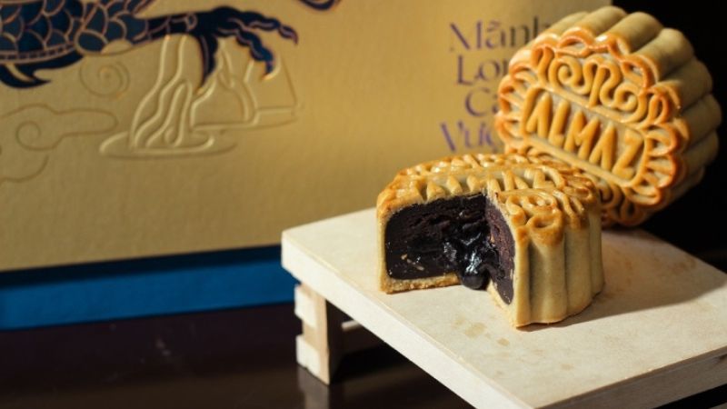 Bánh trung thu Almaz nhân việt quất trứng muối và chocolate chảy