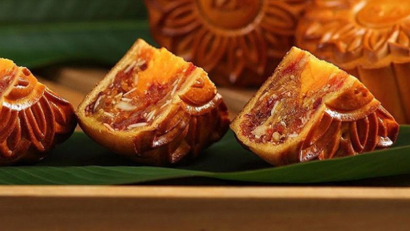 Bánh trung thu nhân mặn thập cẩm gà quay 2 trứng Brodard Bánh trung thu nhân mặn thập cẩm gà quay 2 trứng Brodard