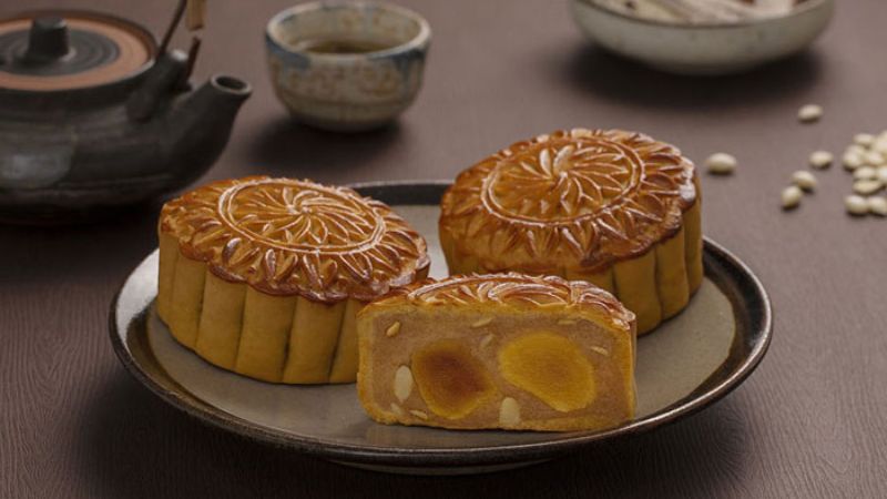 Bánh trung thu nhân ngọt khoai môn 2 trứng Brodard Bánh trung thu nhân ngọt khoai môn 2 trứng Brodard