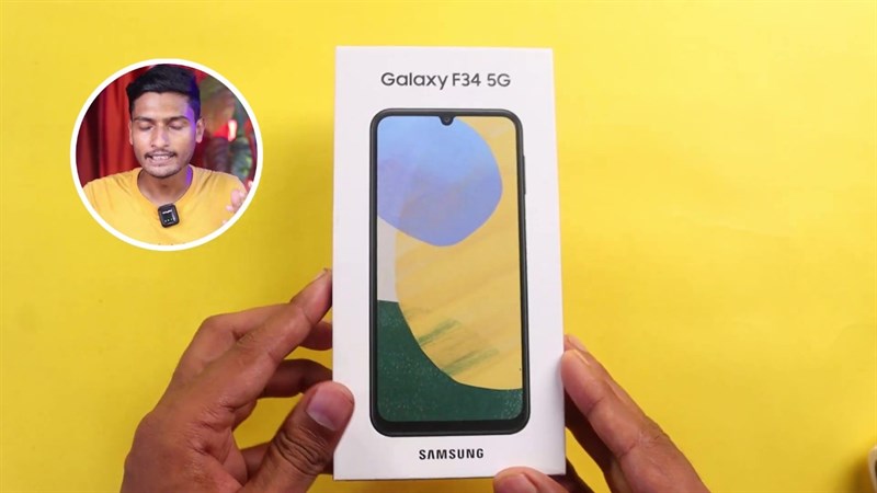 Hộp đựng của Galaxy F34 5G cũng tối giản và quen thuộc với những người dùng đã từng sở hữu các thiết bị đến từ Samsung.