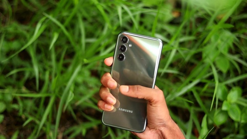 Galaxy F34 5G có kích thước 161.7 x 77.2 x 8.8 mm và khối lượng 208 gram.