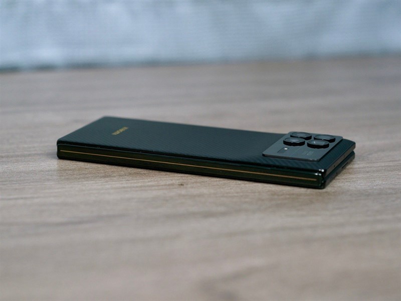 Xiaomi MIX Fold 3 là chiếc điện thoại gập mỏng gọn nhất mà mình từng thấy Xiaomi MIX Fold 3 là chiếc điện thoại gập mỏng gọn nhất mà mình từng thấy