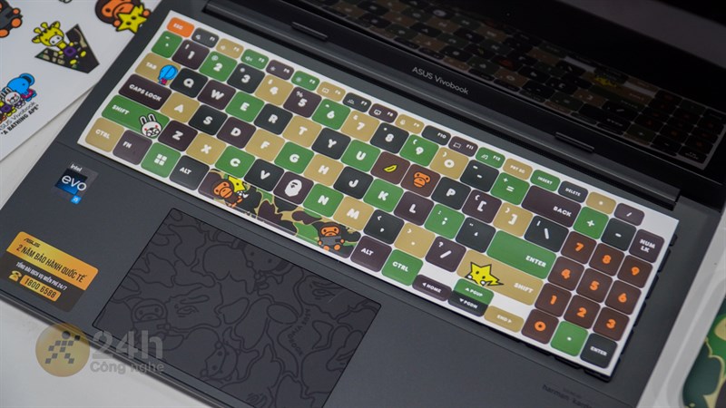 ASUS Vivobook S 15 OLED Bape Edition còn được trang bị bàn phím Fullsize