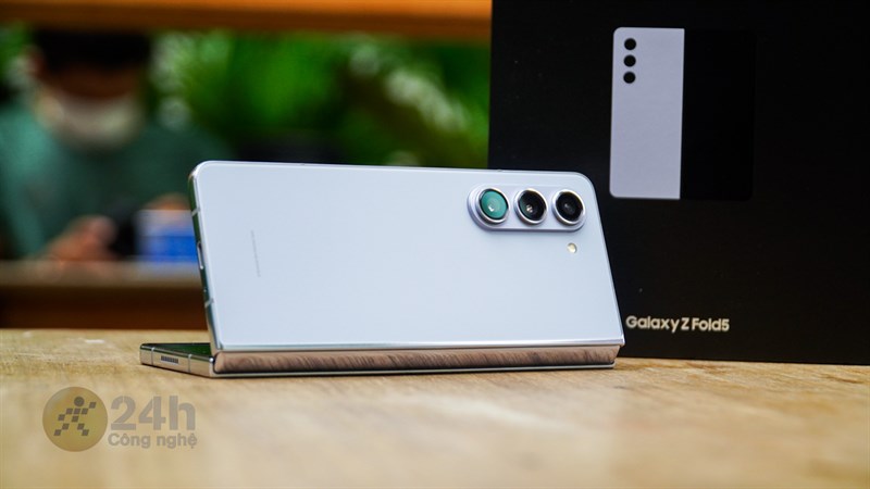 Mua Galaxy Z series thả ga, giá quá đã giảm bung nóc đến 11 triệu