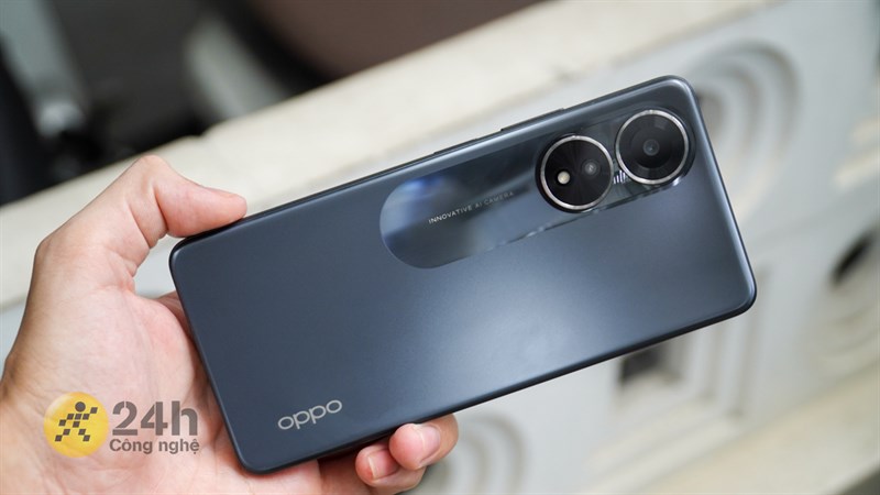 Mặt lưng của OPPO A58 được thiết kế dạng nhám quen thuộc Mặt lưng của OPPO A58 được thiết kế dạng nhám quen thuộc