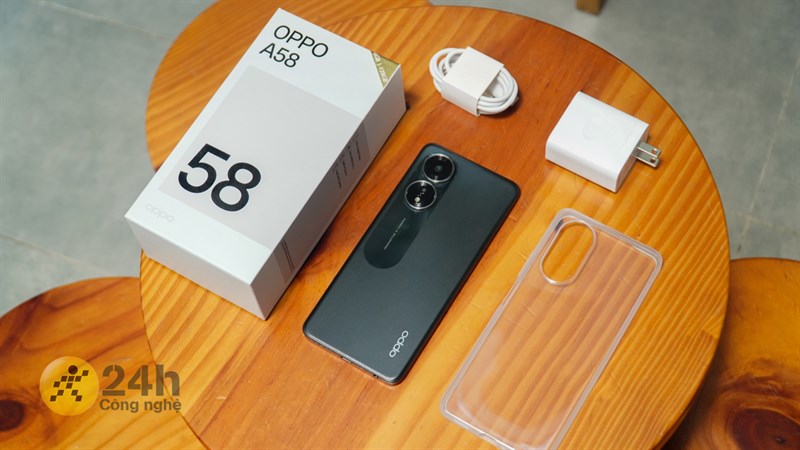 Bên trong hộp đựng OPPO A58 vẫn được đi kèm với nhiều món phụ kiện Bên trong hộp đựng OPPO A58 vẫn được đi kèm với nhiều món phụ kiện