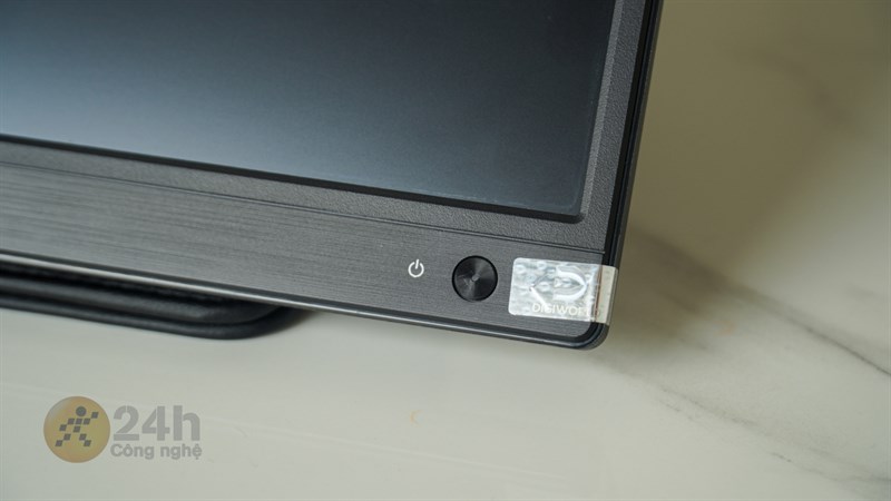 Góc bên phải của màn hình di động này là phím bật/tắt nguồn. Góc bên phải của màn hình di động này là phím bật/tắt nguồn.