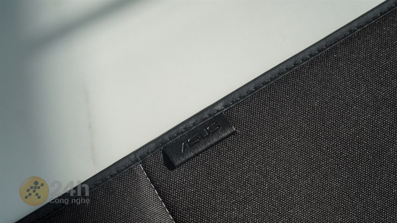 Từng chi tiết trên chiếc túi đều được ASUS gia công tỉ mỉ. Từng chi tiết trên chiếc túi đều được ASUS gia công tỉ mỉ.