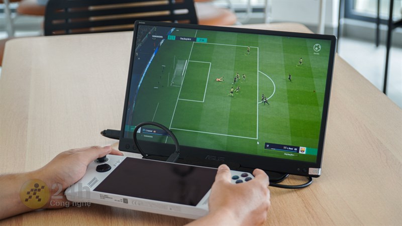 Mình có thể kết nối ROG Ally với ZenScreen MB166C để mở rộng không gian chiến game. Mình có thể kết nối ROG Ally với ZenScreen MB166C để mở rộng không gian chiến game.