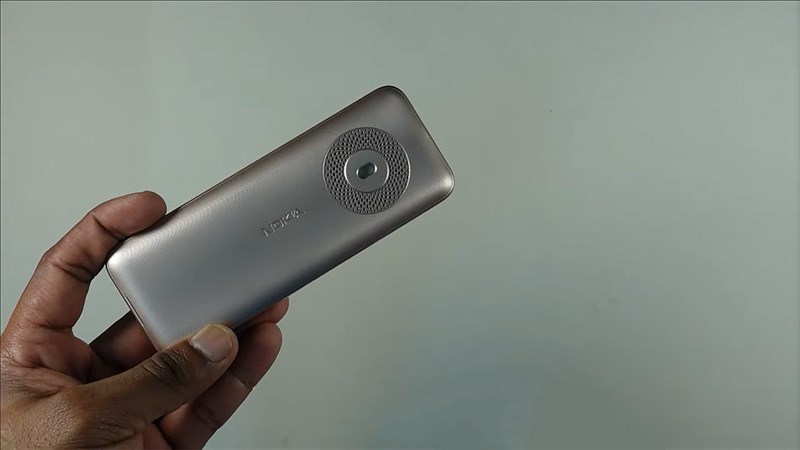 Nokia 130 2023 được thiết kế theo kiểu dáng cực kỳ đặc trưng của nhà Nokia