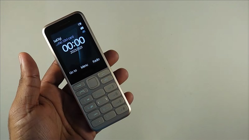 Nokia 130 2023 sở hữu bộ bàn phím T9 quen thuộc và có đèn nền