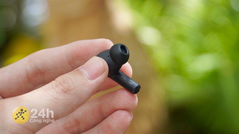 Tai nghe Redmi Buds 4 Active được thiết kế theo dạng in-ear chân dài truyền thống