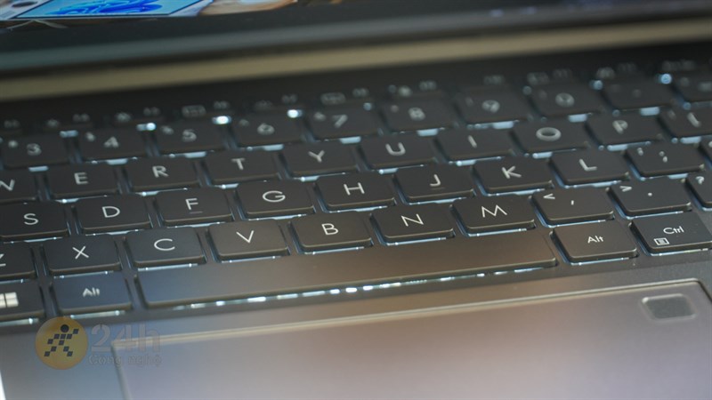 ASUS Vivobook 14X OLED 2023 cũng được trang bị đèn nền bên dưới bàn phím ASUS Vivobook 14X OLED 2023 cũng được trang bị đèn nền bên dưới bàn phím