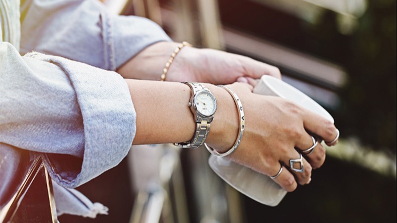 Bí quyết phối đồng hồ với vòng tay cực xinh cho nữ