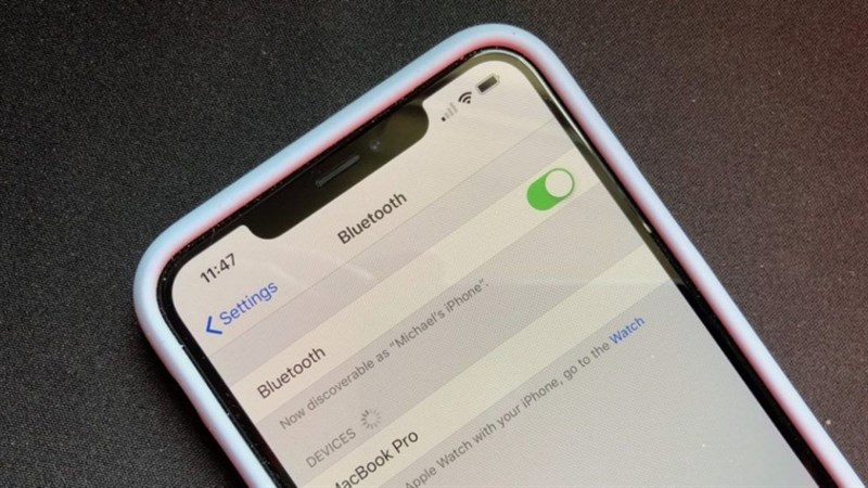 Tại DEF CON 2023, Jae Bochs đã trình diễn một thiết bị có thể lừa iPhone qua Bluetooth