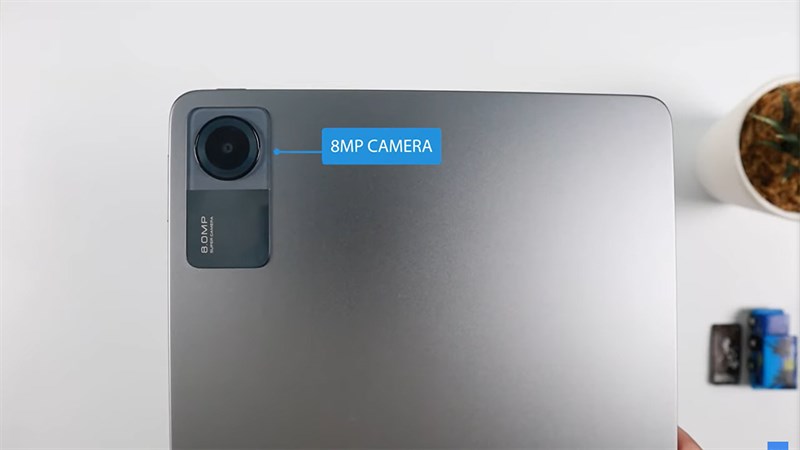 Redmi Pad SE có mặt lưng dạng nhám và camera 8 MP Redmi Pad SE có mặt lưng dạng nhám và camera 8 MP