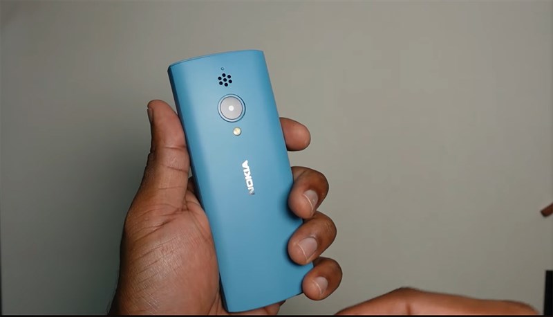 Nokia 150 2023 vẫn sở hữu thiết kế quen thuộc nhưng đã được trau chuốt mềm mại hơn