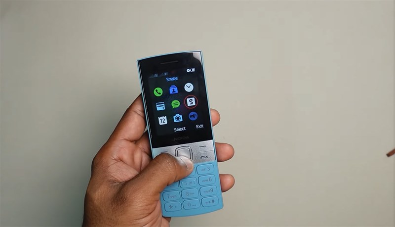 Nokia 150 2023 sở hữu khả năng hiển thị tốt cùng hệ thống bàn phím T9 huyền thoại