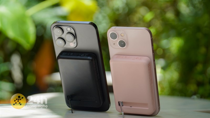 Bộ pin này hỗ trợ sạc không dây cho iPhone 12 và các thiết bị mới hơn với công suất sạc lên đến 7.5W. Bộ pin này hỗ trợ sạc không dây cho iPhone 12 và các thiết bị mới hơn với công suất sạc lên đến 7.5W.