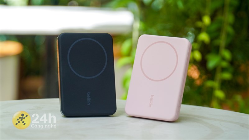 MagSafe là sản phẩm riêng của Apple, sử dụng công nghệ sạc không dây Qi qua gắn từ tính, thường xuất hiện trên nhiều mẫu iPhone mới. MagSafe là sản phẩm riêng của Apple, sử dụng công nghệ sạc không dây Qi qua gắn từ tính, thường xuất hiện trên nhiều mẫu iPhone mới.