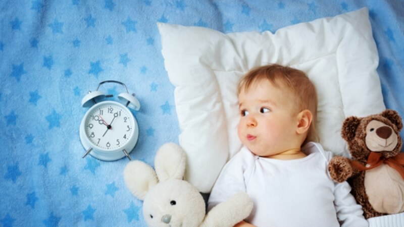 Bé sẽ thay đổi, thế nên thời gian biểu tập cho bé ăn ngủ cũng phải linh hoạt hơn