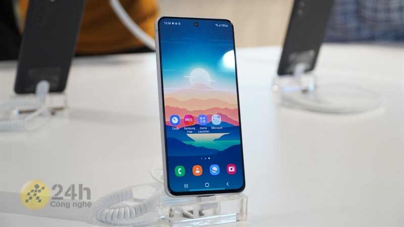 1. Điện thoại Samsung S21 FE - Smartphone tầm trung giá cực tốt