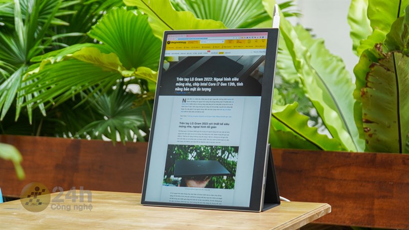 LG Gram View+ 2023 còn có thể hiển thị theo chiều dọc