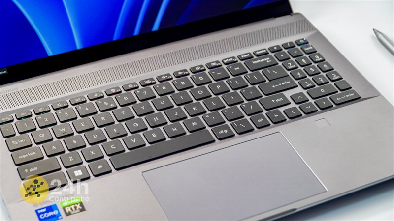 MSI CreatorPro Z16P được trang bị hệ thống bàn phím fullsize MSI CreatorPro Z16P được trang bị hệ thống bàn phím fullsize