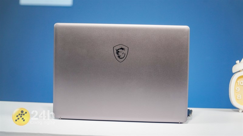 MSI CreatorPro Z16P còn được vuốt cong mềm mại ở góc, cạnh nên khi bỏ vào balo không bị cấn MSI CreatorPro Z16P còn được vuốt cong mềm mại ở góc, cạnh nên khi bỏ vào balo không bị cấn