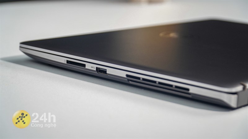 Cạnh trái của MSI CreatorPro Z16P Cạnh trái của MSI CreatorPro Z16P