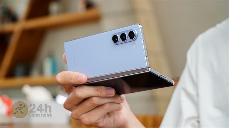 Galaxy Z Fold5 không chỉ là sản phẩm dành cho công việc mà còn là thiết bị phục vụ cho nhu cầu giải trí của người dùng.