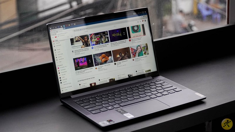 2. Lenovo Yoga Slim 7 14ITL05 i7 - Laptop cũ cấu hình tốt cho dân văn phòng