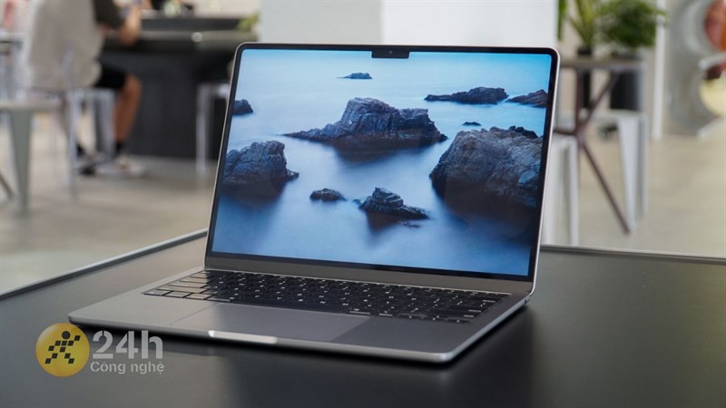 3. MacBook Air 13 M2 2022 - Macbook qua sử dụng, tín đồ 'táo' không nên bỏ qua