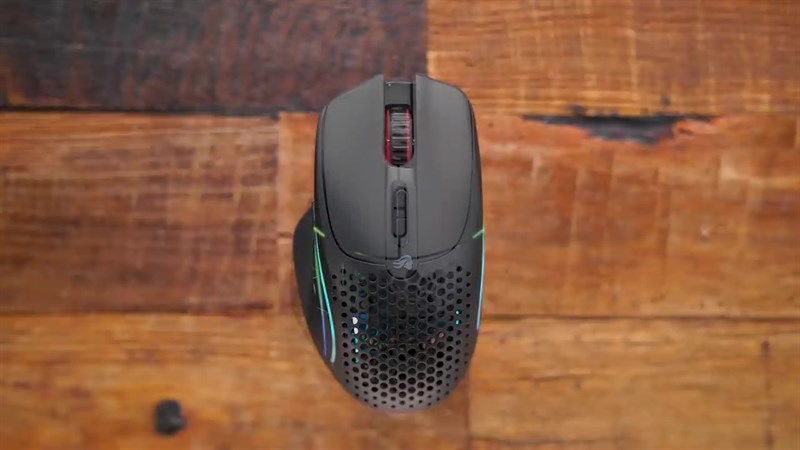 Thiết kế của Glorious Model I 2 Wireless được áp dụng nhiều yếu tố công thái học.