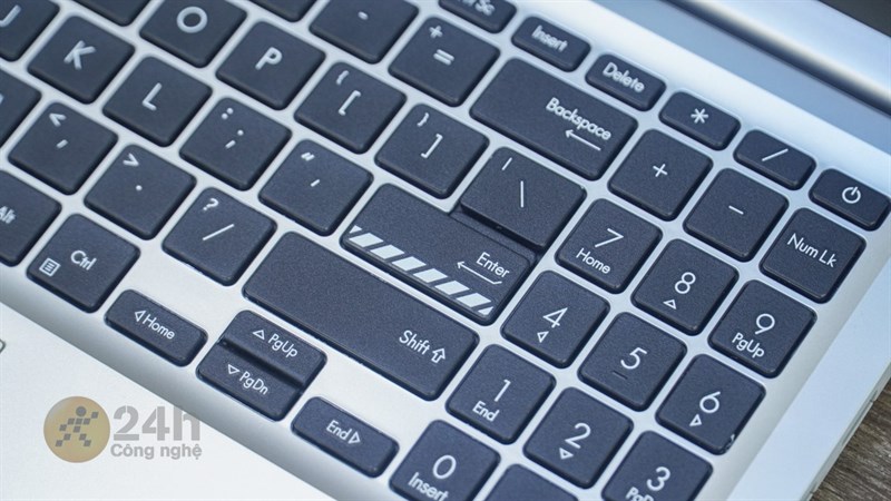 Cụm phím Home, Page Up, Page Down và End trên ASUS VivoBook 15 OLED L1202W vẫn bị bị cắt bỏ và tích hợp chung vào dải phím số ngoải cùng