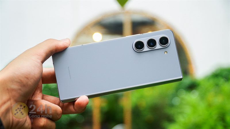 Nhờ thế mà trải nghiệm cầm nắm thiết bị tốt hơn đáng kể Nhờ thế mà trải nghiệm cầm nắm thiết bị tốt hơn đáng kể