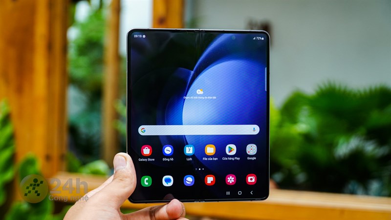 Ưu điểm lớn nhất của Galaxy Z Fold5 so với các mẫu điện thoại khác là màn hình lớn Ưu điểm lớn nhất của Galaxy Z Fold5 so với các mẫu điện thoại khác là màn hình lớn