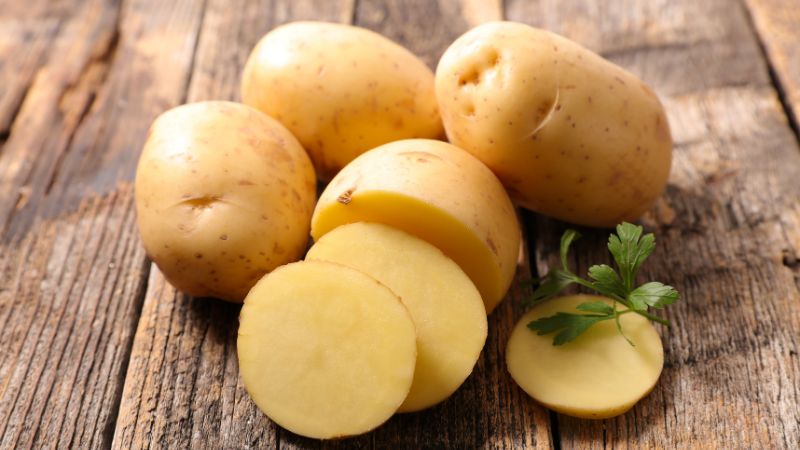 Use potatoes to enhance beauty