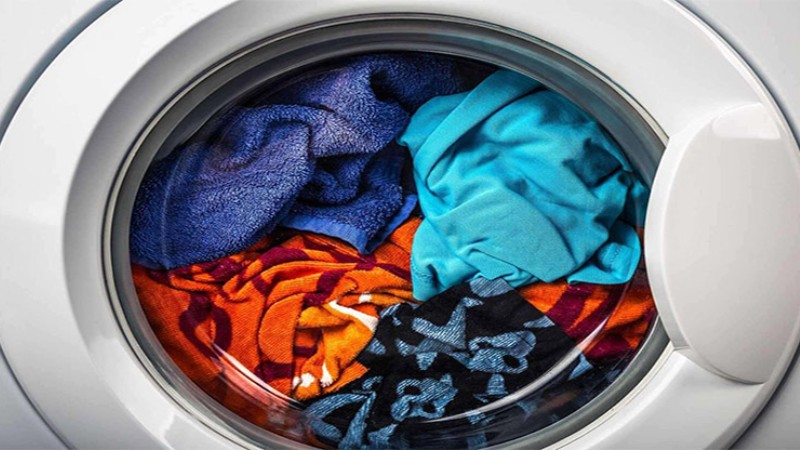 What is soaking mode in a washing machine?