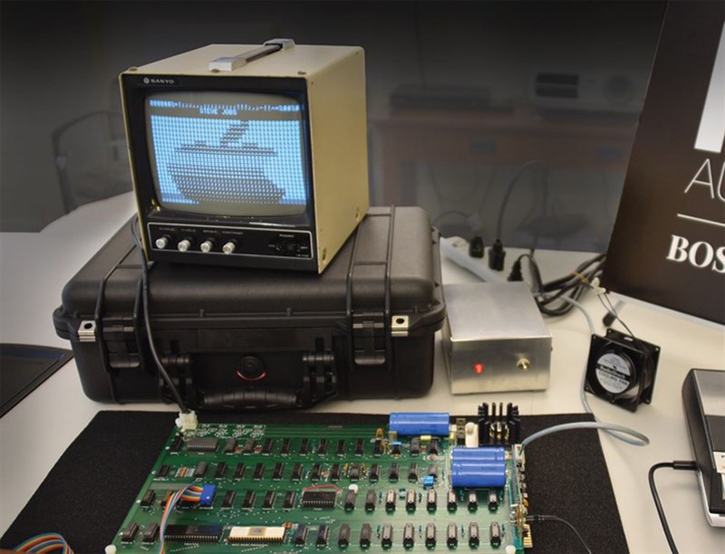 Hình ảnh thực tế chiếc máy tính Apple-1 Hình ảnh thực tế chiếc máy tính Apple-1