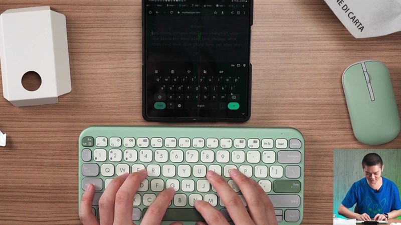 Asus Marshmallow KW100 sở hữu công nghệ Bluetooth 5.0 tiên tiến, cho phép kết nối đồng thời tới 3 thiết bị khác nhau. Asus Marshmallow KW100 sở hữu công nghệ Bluetooth 5.0 tiên tiến, cho phép kết nối đồng thời tới 3 thiết bị khác nhau.