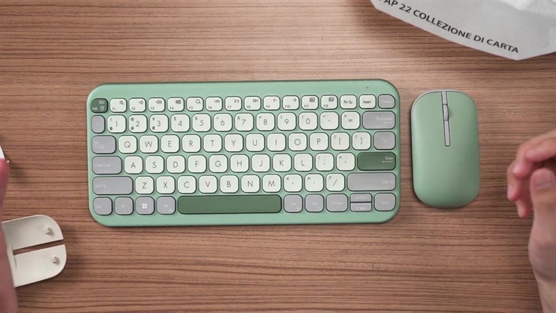 Asus Marshmallow KW100 còn tích hợp một lớp xốp chống ồn độc đáo, tạo ra một thiết kế có độ ồn thấp. Asus Marshmallow KW100 còn tích hợp một lớp xốp chống ồn độc đáo, tạo ra một thiết kế có độ ồn thấp.