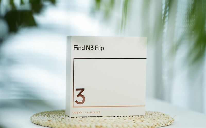Hộp đựng OPPO Find N3 Flip được thiết kê sang trọng và bắt mắt hơn