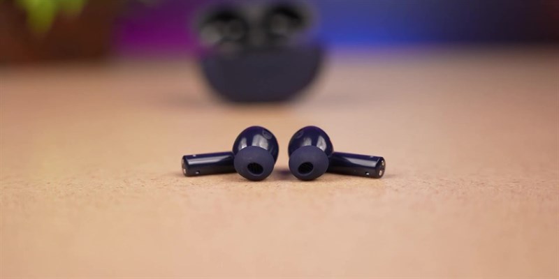 Tai nghe realme Bud Air 5 có dạng in ear giúp chống ồn và bám tai tốt hơn các dạng thiết kế khác.