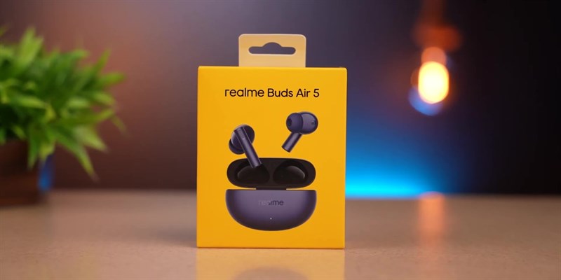 Hộp đựng của realme Bud Air 5 vó thiết kế nhỏ gọn và vẫn sẻ dụng tone màu vàng nổi bật quen thuộc của hãng.