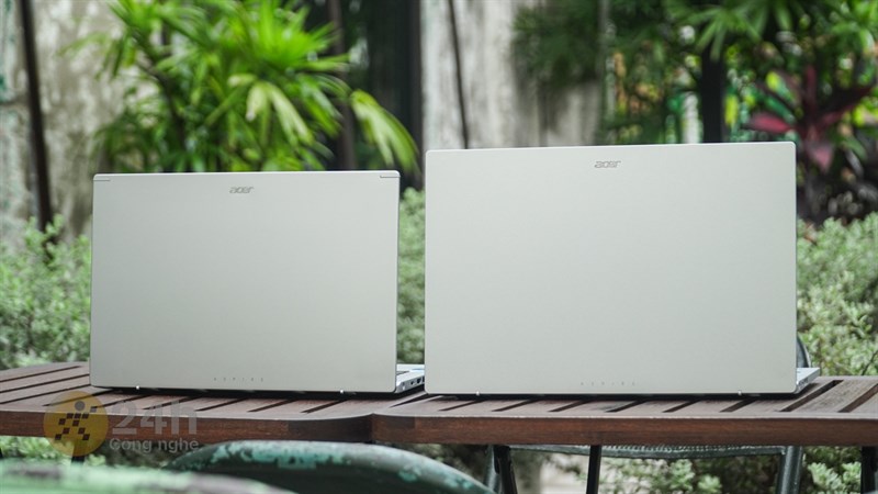 Acer Aspire 3 A315 (phải) có kích thước lớn hơn và nặng hơn so với phiên bản A314 Acer Aspire 3 A315 (phải) có kích thước lớn hơn và nặng hơn so với phiên bản A314