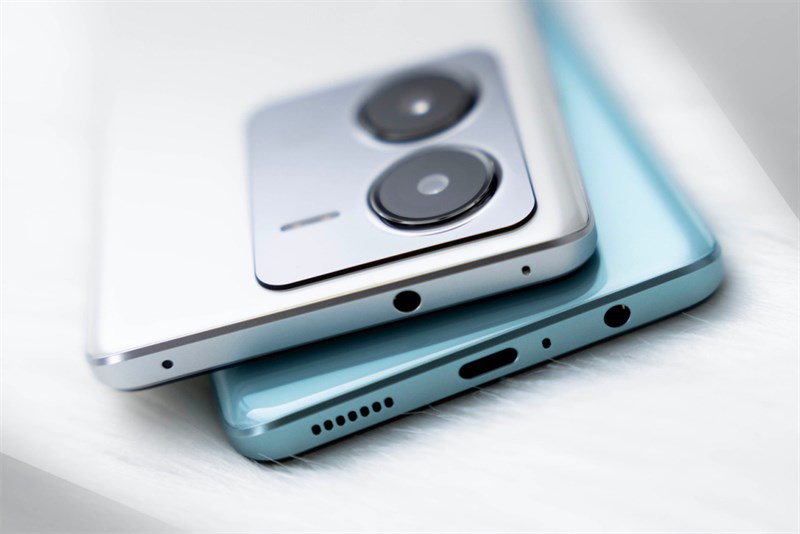 iQOO Z8 được trang bị viên pin 5.000 mAh và viên pin trên Z8x có dung lượng 6.000 mAh