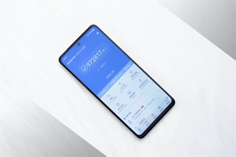 iQOO Z8 được trang bị con chip Dimensity 8200 và Z8x có sức mạnh từ bộ vi xử lý Snapdragon 6 Gen 1