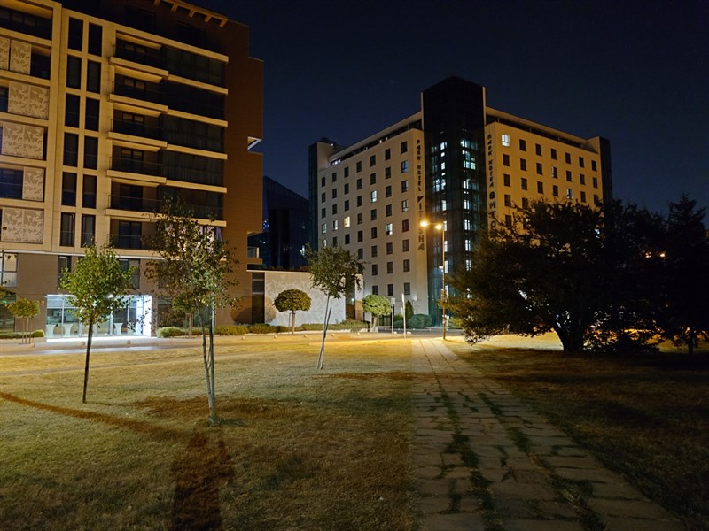 Ảnh chụp trong điều kiện thiếu sáng từ camera Sony Xperia 5 V. Nguồn: GSMArena.